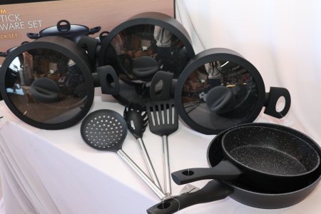 סט סירים 11 חלקים בצבע שחור