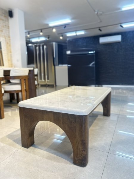 שולחן אלגנטי בעיצוב מודרני